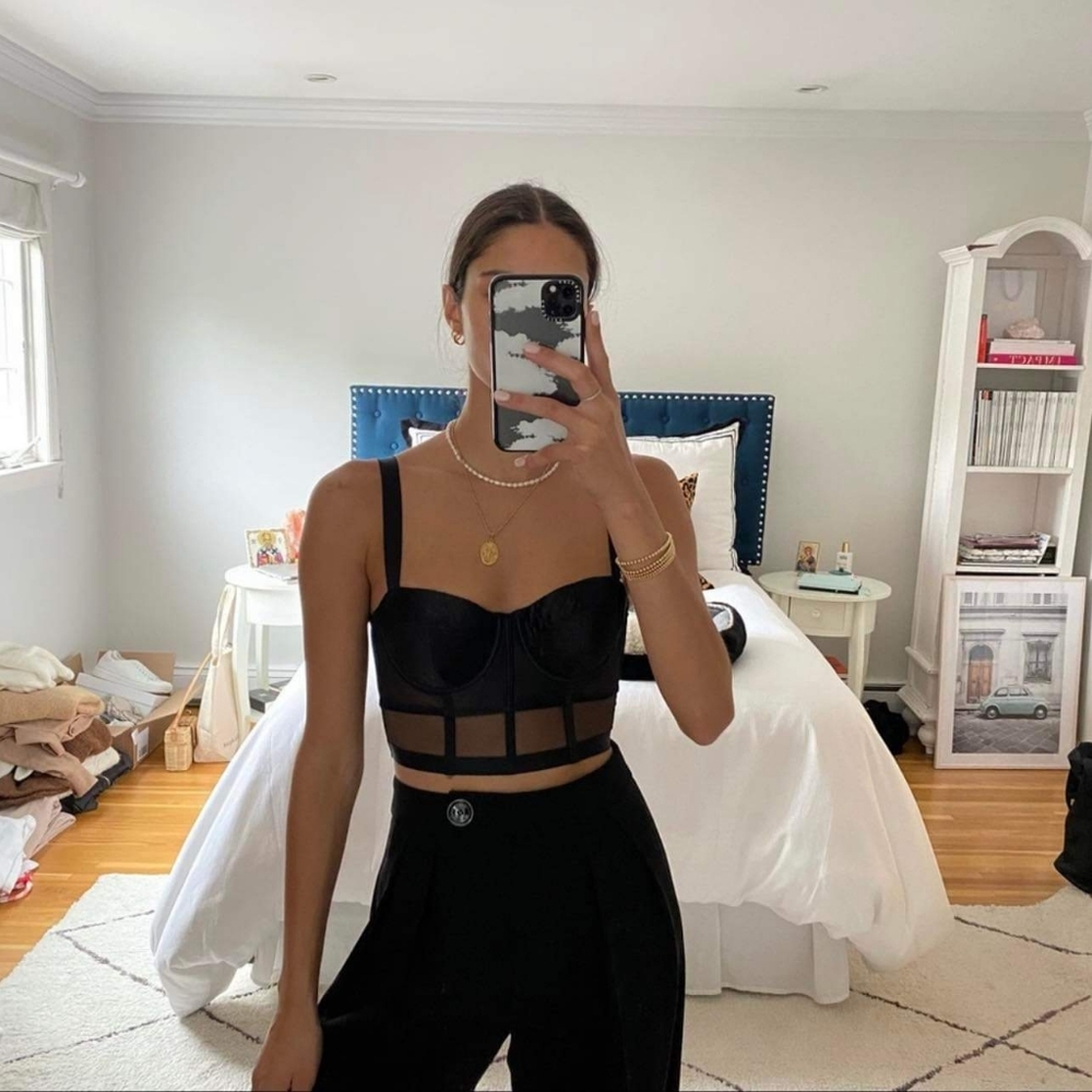 VS Black Crop Top